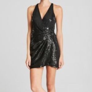 Black sequin parker wrap dress in Xs